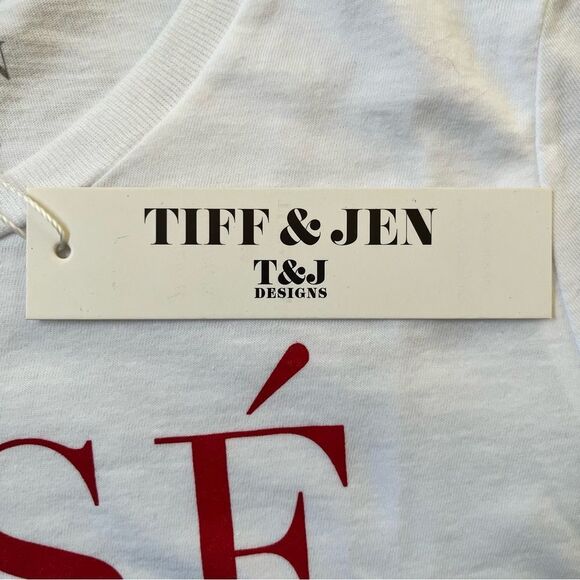Tiff + Jen "Rose' Wine and Booze" T- Shirt Size Small New with Tags - Picture 5 of 7